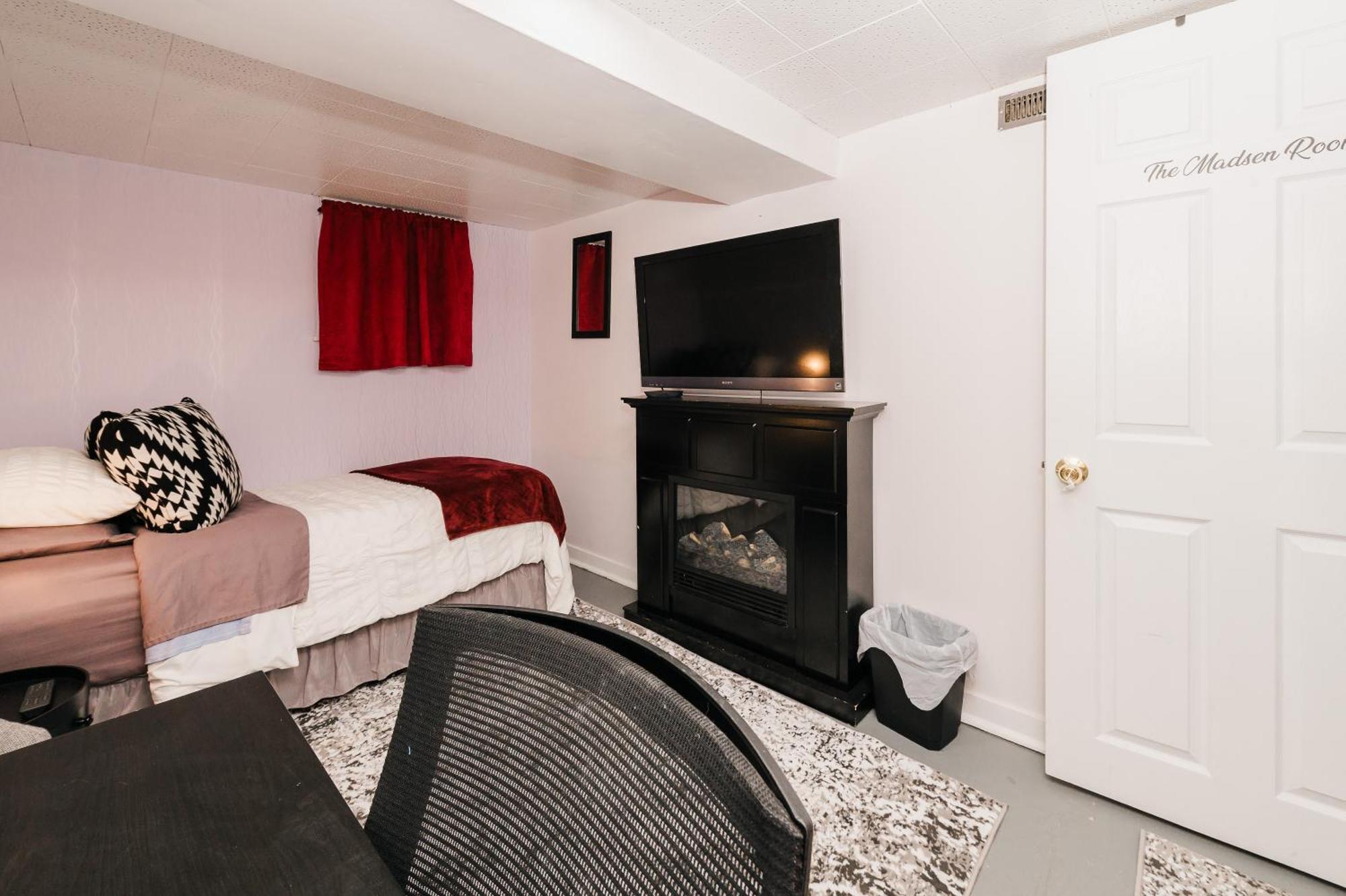 Quaint & Cozy Accommodation Edmonton Exterior foto